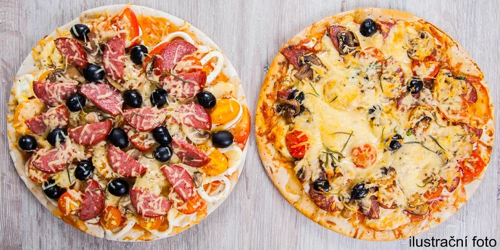 Dvě pizzy dle vlastního výběru: 14 druhů s tomatovým i smetanovým základem