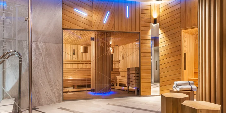 K prohřátí těla a podpoře detoxikace slouží hned několik saun.
