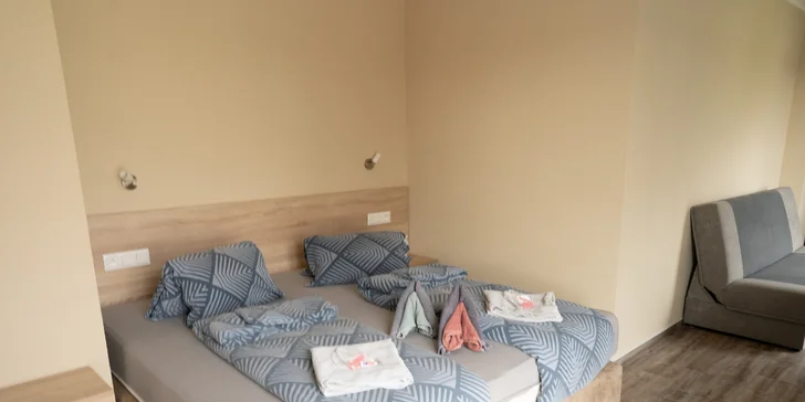 Odpočinete si v jednom z prakticky zařízených pokojů typu Komfort nebo Superior.