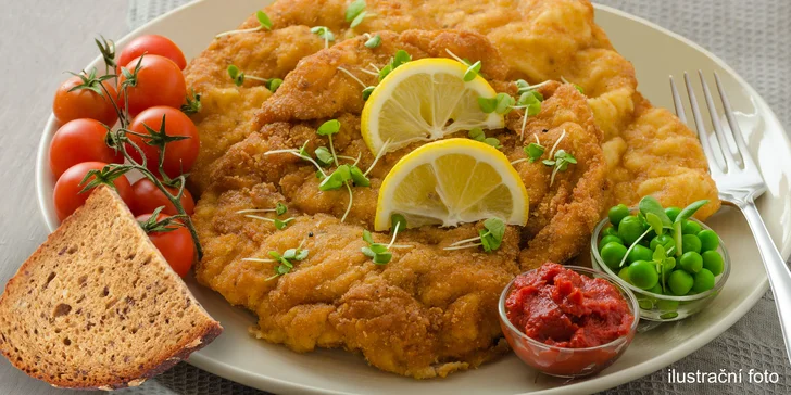 0,5 kg nebo 1 kg vepřových a kuřecích řízků se salátem, pečivem a nápojem