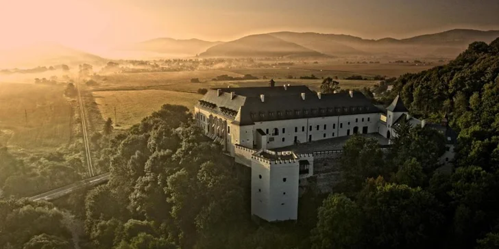 Kráľovský pobyt na zámku s prehliadkou: jedinečný wellness, polpenzia aj 2 noblesné reštaurácie s luxusným barom