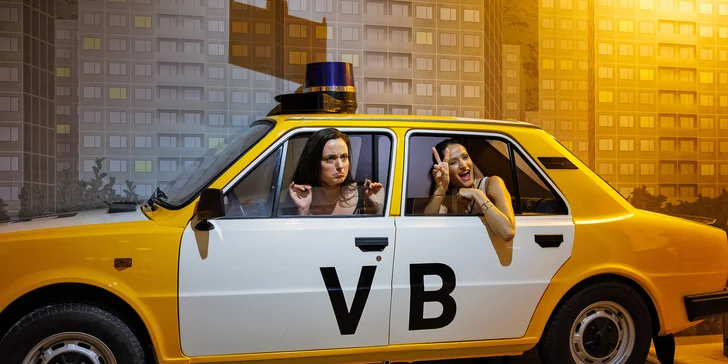 Audioprůvodce vás povede celou expozicí a doplní příběhy, které by vám při běžné prohlídce mohly uniknout.