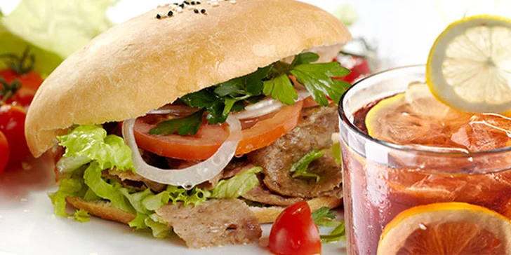 1,29 eur za kurací gyros v žemli, s dresingom, zeleninou a 3 dcl nápoja! Vychutnajte si kúsok Grécka vo vašom meste, v Apetit fast food restaurant v Trnave. Zľava 57 %!