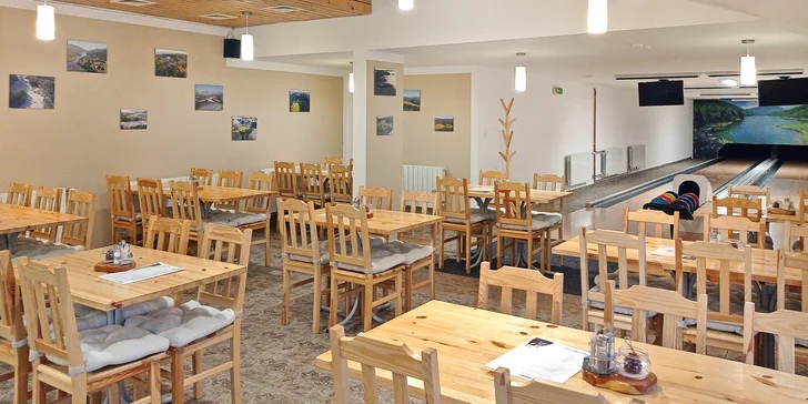 K tomu si užijte hodinu bowlingu – to vše v podniku Restaurace & Bowling & Sauna Staré Hamry.