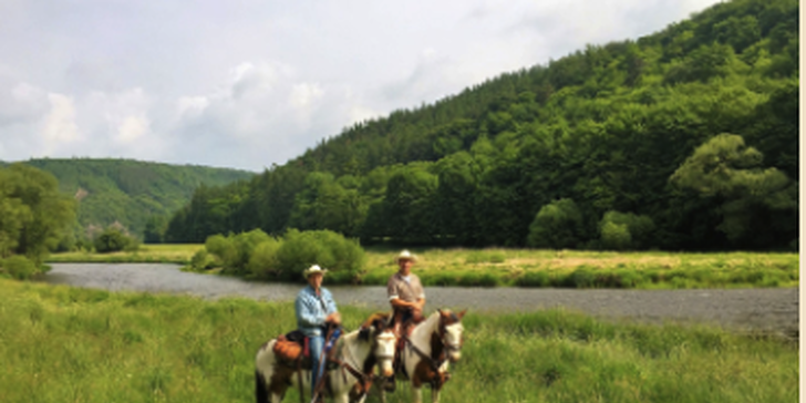 Staňte se westernovým jezdcem: krásný půlden u koní a projížďka přírodou