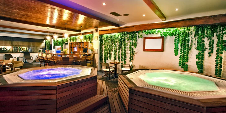 4* wellness pobyt v Tatrách: snídaně či polopenze, bazény i jacuzzi bar pro 2