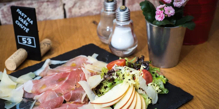 Luxusní italské menu vč. špaget připravených v bochníku pravého parmezánu