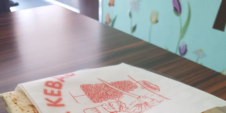 Nedejte hladu šanci: Lahodný kebab v tortille nebo chačupuri s sebou