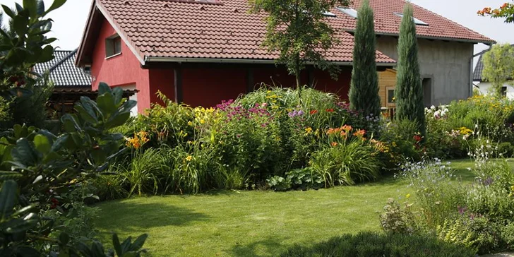 Podzimní údržba zahrady: péče o traviny i dřeviny včetně úklidu – 5 či 10 hodin