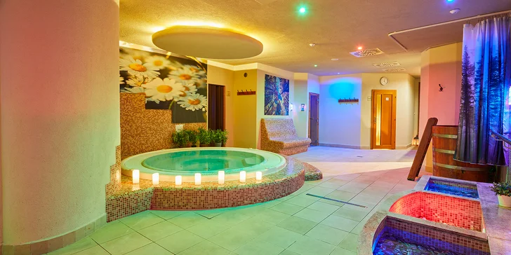 Vo wellness centre vás čakajú 4 druhy sáun (parná, bylinková, fínska a infra), vírivka a Kneippov kúpeľ