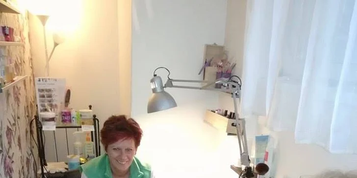 Wellness mokrá pedikúra vč. masáže nohou a možností lakování