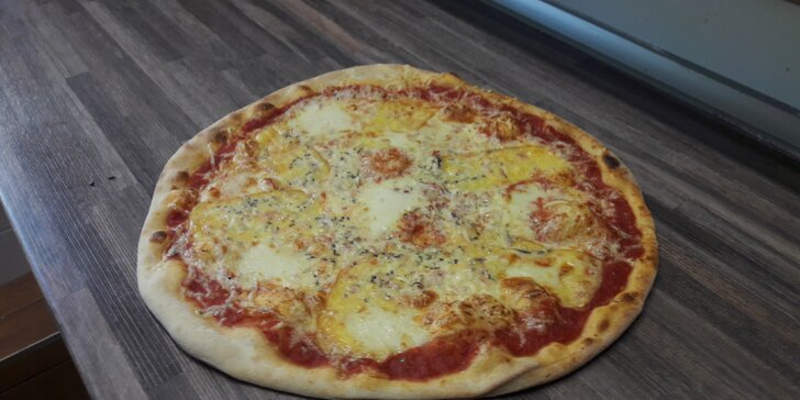 Itálie přímo u řeky Chrudimky: 2 pizzy o průměru 40 cm podle výběru