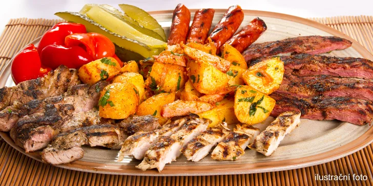 Večeře podávaná ve vinném sklípku: tatarák, steakový mix, případně i víno