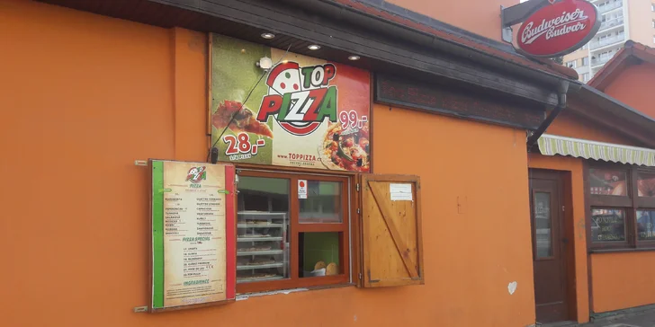 Vyzvedněte si u kouzelného okénka pizzu: výběr ze 14 druhů a krabice v ceně