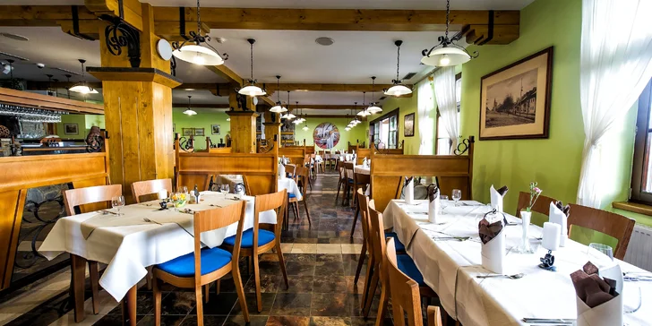 Krásná restaurace nabízí gastronomii, která uspokojí každého gurmána.