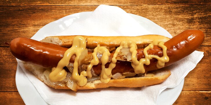 Není hot dog jako hot dog: parádní Scout s pečenou cibulkou v centru města