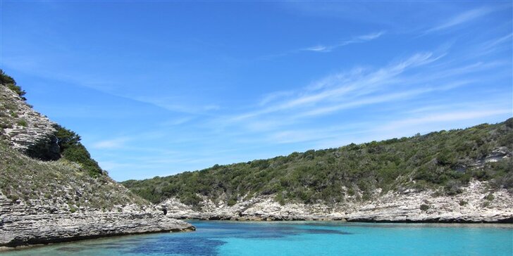 Divoká Korsika: Poznejte perlu Středomoří, ubytování u překrásné písečné pláže