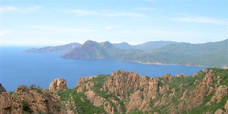 Divoká Korsika: Poznejte perlu Středomoří, ubytování u překrásné písečné pláže