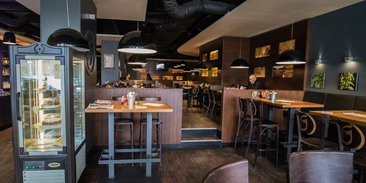 Menu od šéfkuchaře, který vařil v USA: burger, hranolky, salát a limonáda