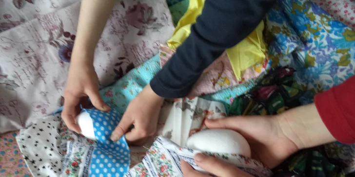 Kreativní dílna: Velikonoční vajíčko formou nešitého patchworku