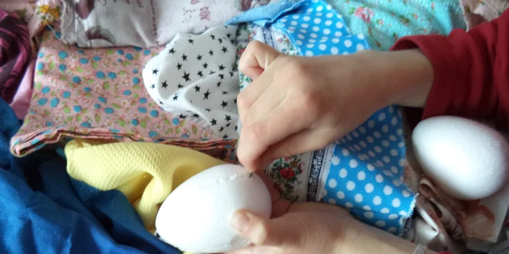 Kreativní dílna: Velikonoční vajíčko formou nešitého patchworku