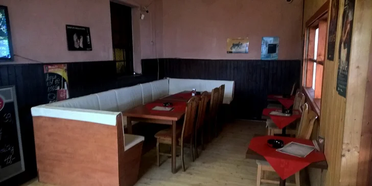 Dvě pizzy dle vlastního výběru: 14 druhů s tomatovým i smetanovým základem
