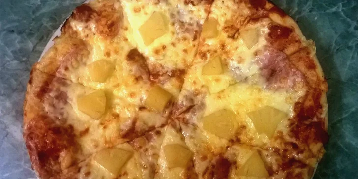 Dvě pizzy dle vlastního výběru: 14 druhů s tomatovým i smetanovým základem
