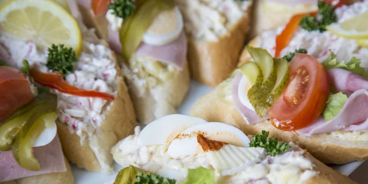 Mix chutí v jednom balení: 12 nebo 25 chlebíčků jako od maminky