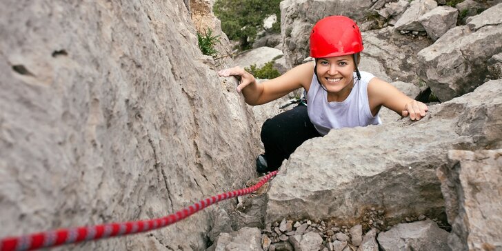 Jednodenní zážitkový kurz via ferrata lezení včetně instruktáže v Moravském krasu