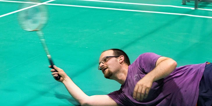 Ranní či dopolední hodinka na badmintonovém kurtu