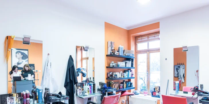 Barvení, foukaná, styling a vlasová regenerační maska pro všechny délky vlasů