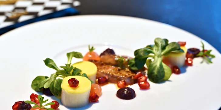 Jarní degustační menu pro 2 podávané v rukavičkách: foie gras, kalamáry, kuřátko