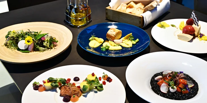 Jarní degustační menu pro 2 podávané v rukavičkách: foie gras, kalamáry, kuřátko