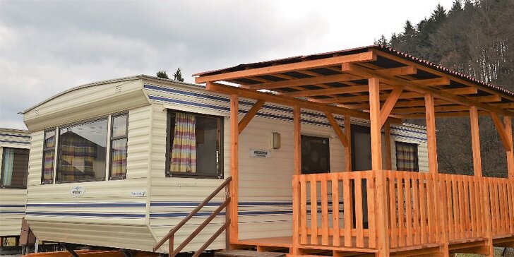 Léto na břehu Bečvy: mobilní domek pro 5 osob nedaleko skanzenu i Radhoště