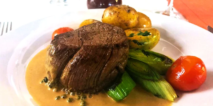 Navštivte steakové nebe: hovězí pfeffer steak s přílohou dle výběru pro 2 osoby
