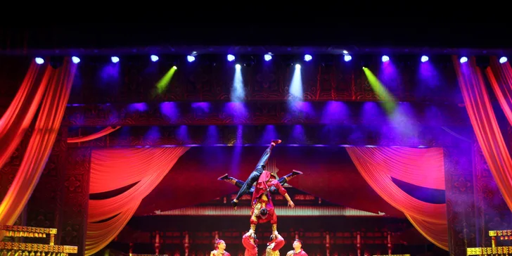Velkolepá čínská akrobatická show "Duha nad Hedvábnou stezkou"