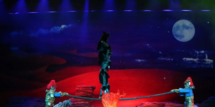 Velkolepá čínská akrobatická show "Duha nad Hedvábnou stezkou"