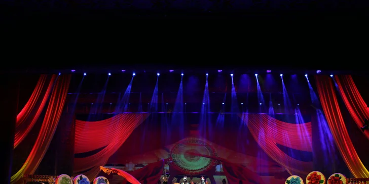 Velkolepá čínská akrobatická show "Duha nad Hedvábnou stezkou"