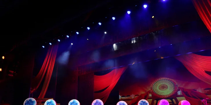 Velkolepá čínská akrobatická show "Duha nad Hedvábnou stezkou"