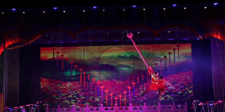 Velkolepá čínská akrobatická show "Duha nad Hedvábnou stezkou"