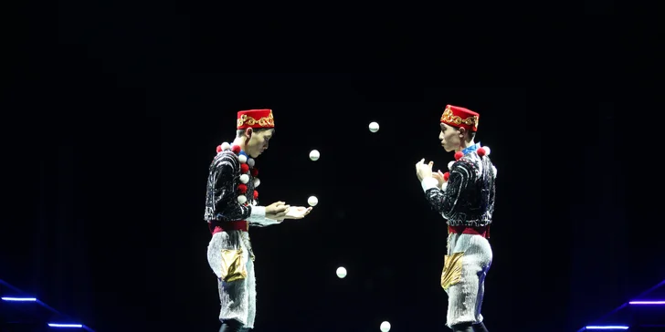 Velkolepá čínská akrobatická show "Duha nad Hedvábnou stezkou"
