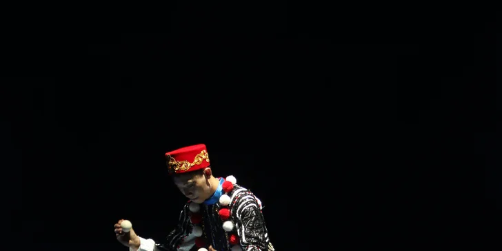Velkolepá čínská akrobatická show "Duha nad Hedvábnou stezkou"