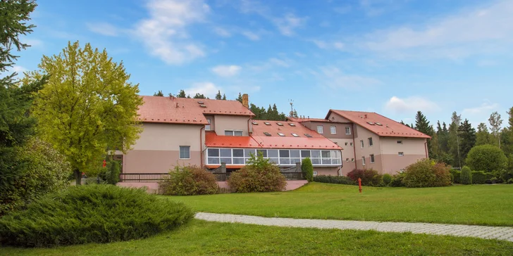Parádní relaxační pobyt na Křivoklátsku: all inclusive či polopenze, výlety i procedury