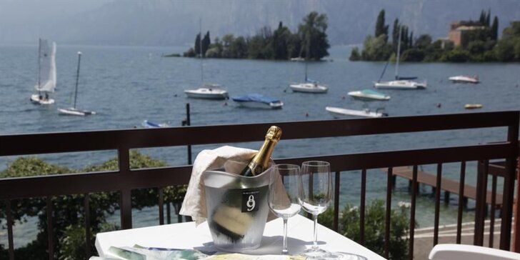 Duben až říjen u italského jezera Lago di Garda: hotel s polopenzí a bazénem