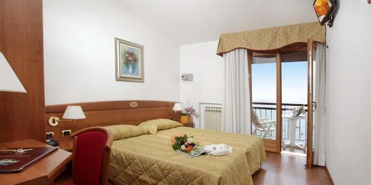 Duben až říjen u italského jezera Lago di Garda: hotel s polopenzí a bazénem