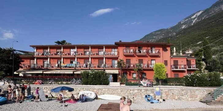 Srpen až říjen u italského jezera Lago di Garda: hotel s polopenzí a bazénem