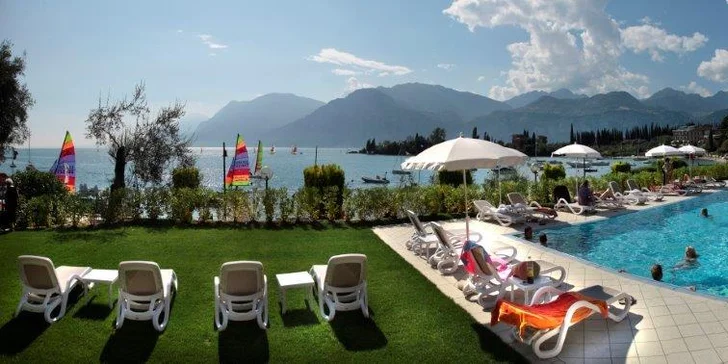 Duben až říjen u italského jezera Lago di Garda: hotel s polopenzí a bazénem