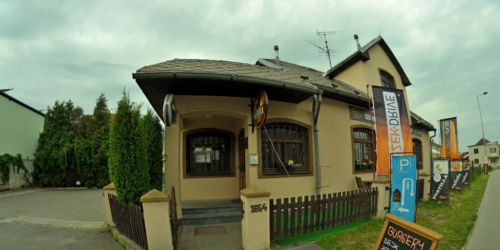 Kilová nálož kuřecích miniřízečků a stripsů s tatarkou a pečivem