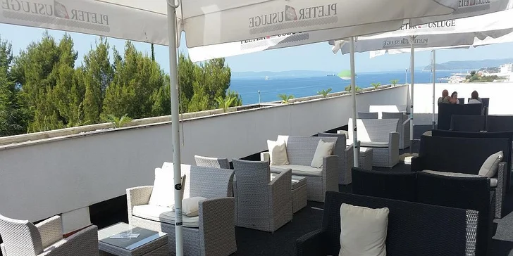 7 nocí ve Splitu jen 100 m od pláže: hotel s polopenzí a pobyt dítěte zdarma