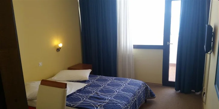 7 nocí ve Splitu jen 100 m od pláže: hotel s polopenzí a pobyt dítěte zdarma